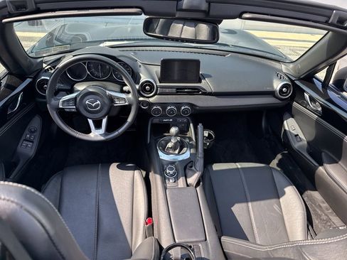 Used 2020 MAZDA MX-5 Miata Grand Touring RWD image 8
