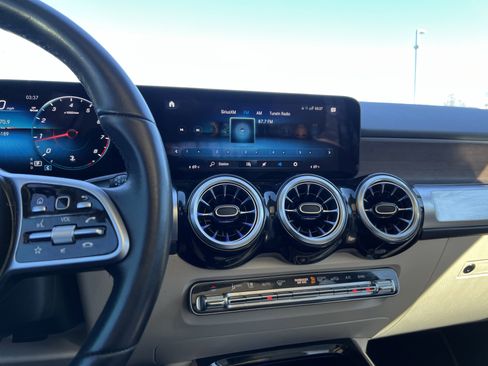 Used 2023 Mercedes-Benz GLB 250 image 18