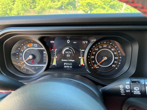 Used 2025 Jeep Wrangler Unlimited Rubicon AWD/4WD image 16
