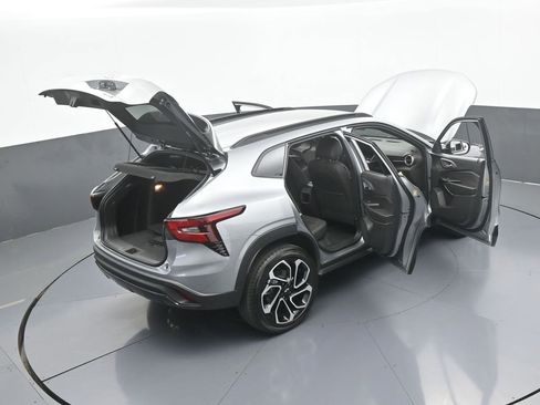 Used 2025 Chevrolet Trax RS w/ Driver Confidence Package image 58