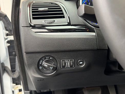 Used 2023 Chrysler 300 Touring L w/ Popular Equipment Group RWD image 14