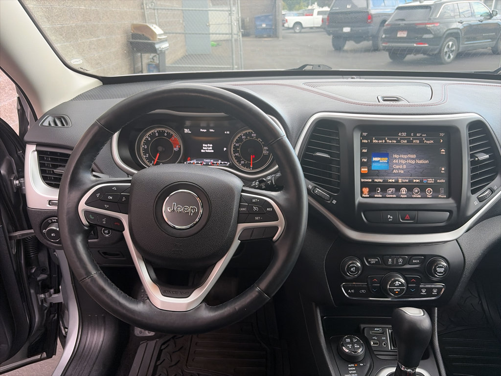 Used 2016 Jeep Cherokee Trailhawk w/ Comfort/Convenience Group AWD/4WD image 14