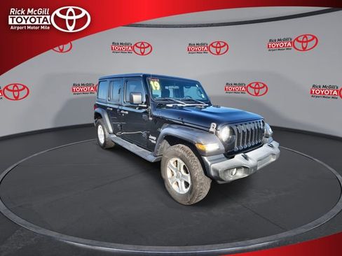 Used 2019 Jeep Wrangler Unlimited Sport S AWD/4WD image 2