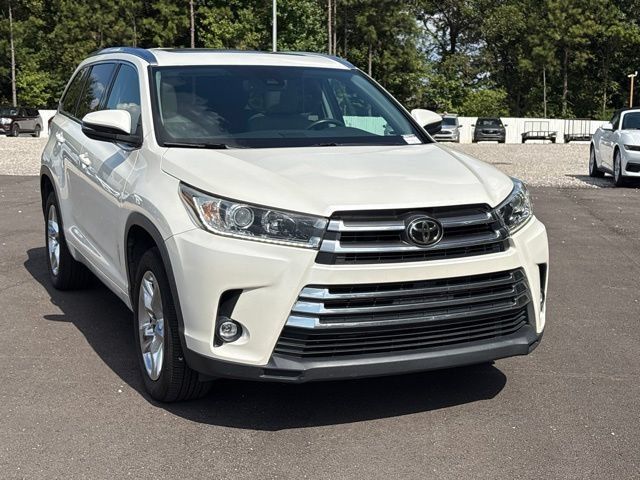 Used 2019 Toyota Highlander Limited FWD image 1