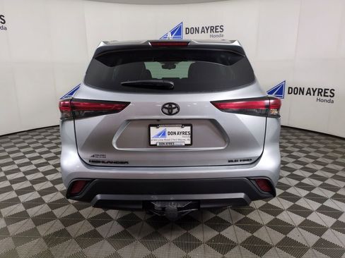 Used 2022 Toyota Highlander XLE image 4