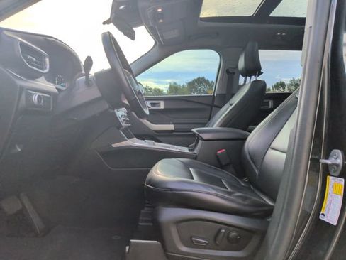 Used 2022 Ford Explorer XLT w/ Equipment Group 202A AWD/4WD image 12