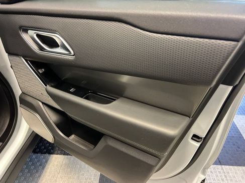 Used 2019 Land Rover Range Rover Velar S AWD/4WD image 12
