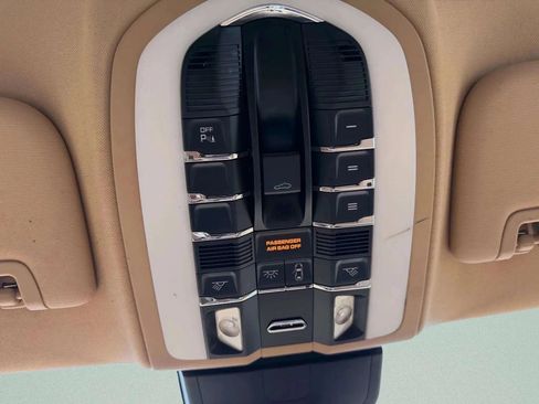 Used 2011 Porsche Panamera 4 image 40