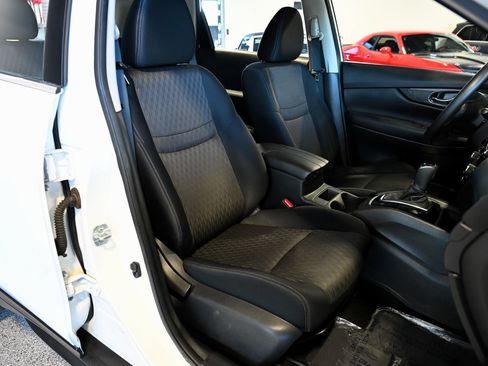 Used 2017 Nissan Rogue S FWD image 32