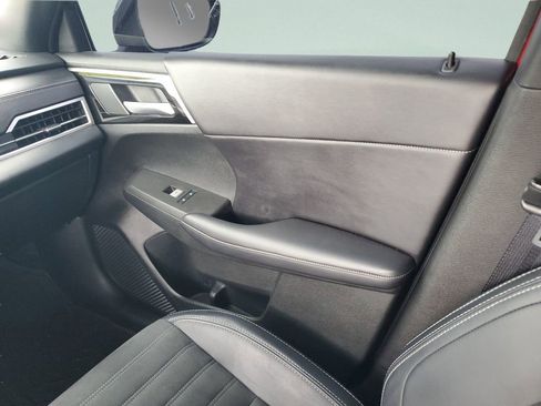 Used 2024 Mitsubishi Outlander SE Black Edition FWD image 13