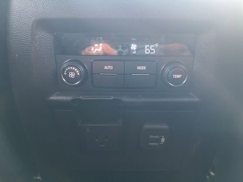 Used 2023 Chevrolet Traverse RS image 26