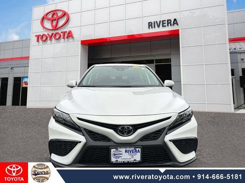 Used 2023 Toyota Camry SE FWD image 9