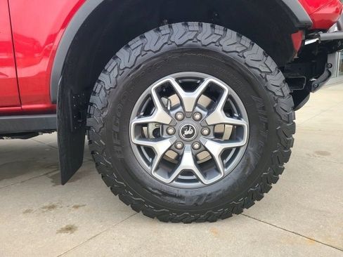 Used 2021 Ford Bronco Badlands image 9