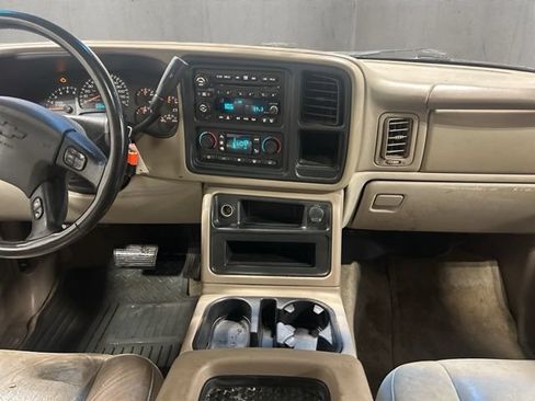 Used 2004 Chevrolet Suburban Z71 w/ Preferred Equipment Group AWD/4WD image 15
