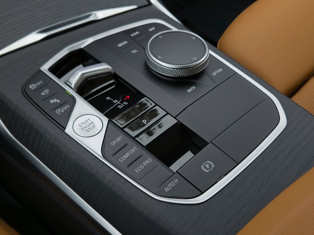 New 2026 BMW 330i xDrive Sedan w/ Convenience Package AWD/4WD image 9