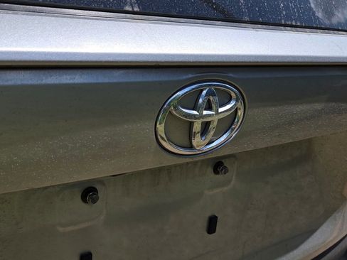Used 2022 Toyota RAV4 XLE Premium FWD image 7
