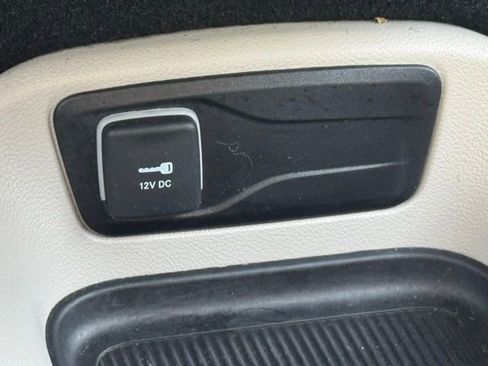 Used 2024 Chrysler Pacifica Touring-L image 17