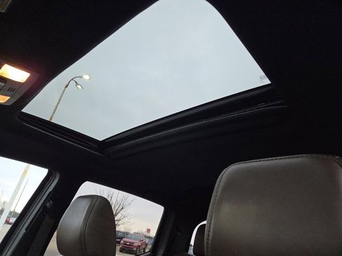 Used 2017 Toyota Tacoma Limited image 8