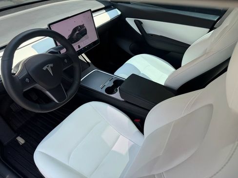 Used 2022 Tesla Model Y Long Range AWD/4WD image 18