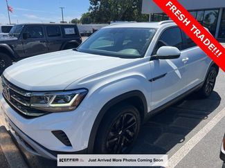 Used 2022 Volkswagen Atlas Cross Sport SE image 1