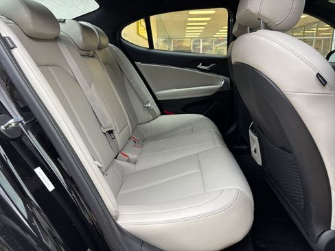 Used 2025 Genesis G70 2.5T image 40