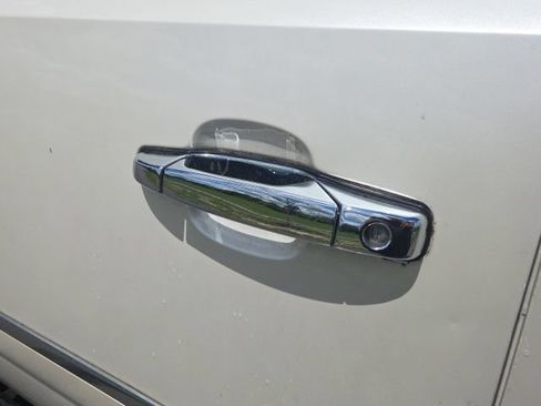 Used 2010 Chevrolet Avalanche LTZ AWD/4WD image 15
