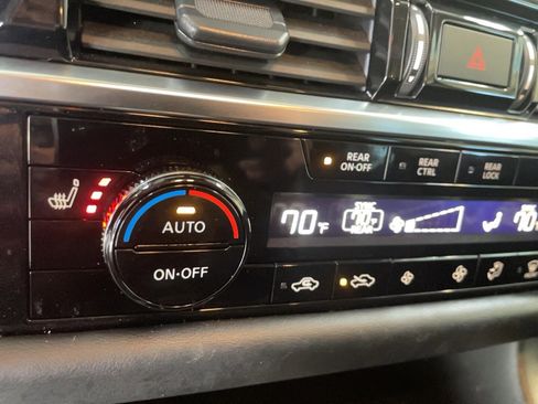 Used 2024 Nissan Pathfinder SV image 14