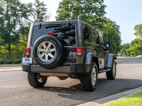 Used 2016 Jeep Wrangler Unlimited Sahara AWD/4WD image 6