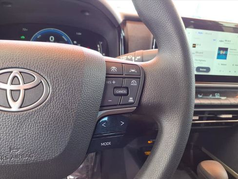 Used 2025 Toyota Camry LE image 11