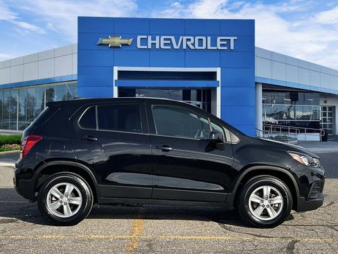 Certified 2022 Chevrolet Trax LS w/ Tint and Cruise Package image 7