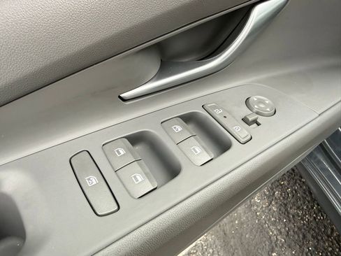 Used 2024 Hyundai Elantra SEL FWD image 19