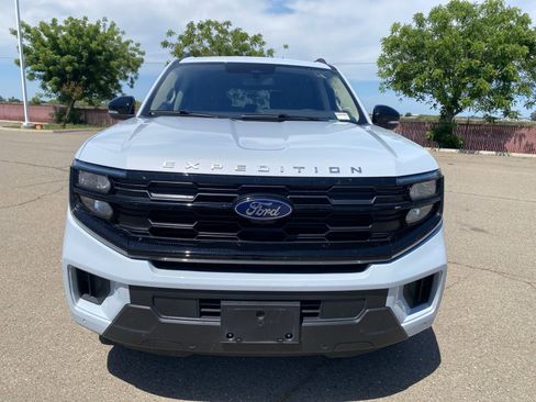 Used 2025 Ford Expedition Max Active AWD/4WD image 2