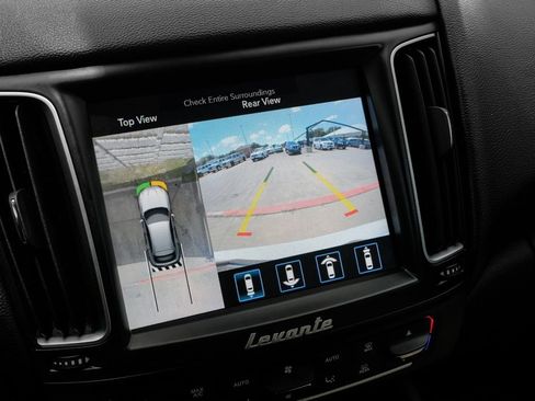 Used 2019 Maserati Levante image 23