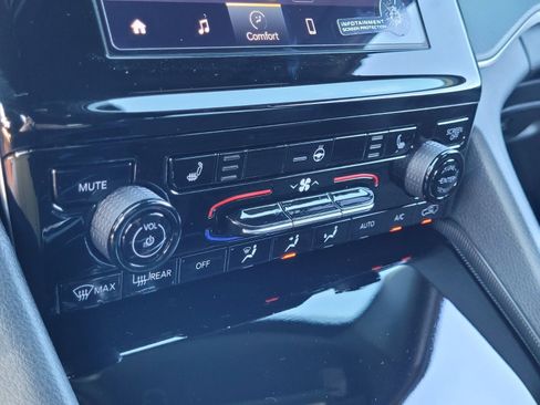 New 2025 Jeep Grand Cherokee Altitude image 18