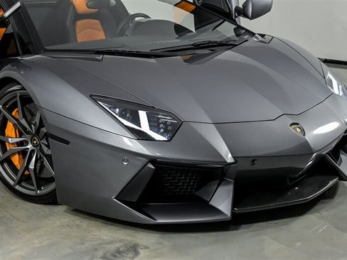 Used 2015 Lamborghini Aventador LP 700-4 AWD/4WD image 2