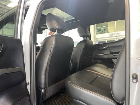 Used 2018 Toyota Tacoma Limited image 16