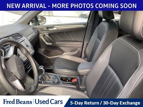 Used 2022 Volkswagen Tiguan SE R-Line image 9