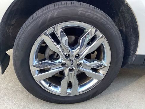 Used 2013 Ford Edge Limited w/ Driver Entry Pkg FWD image 5