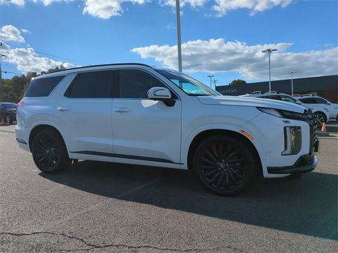Used 2024 Hyundai Palisade Calligraphy image 2