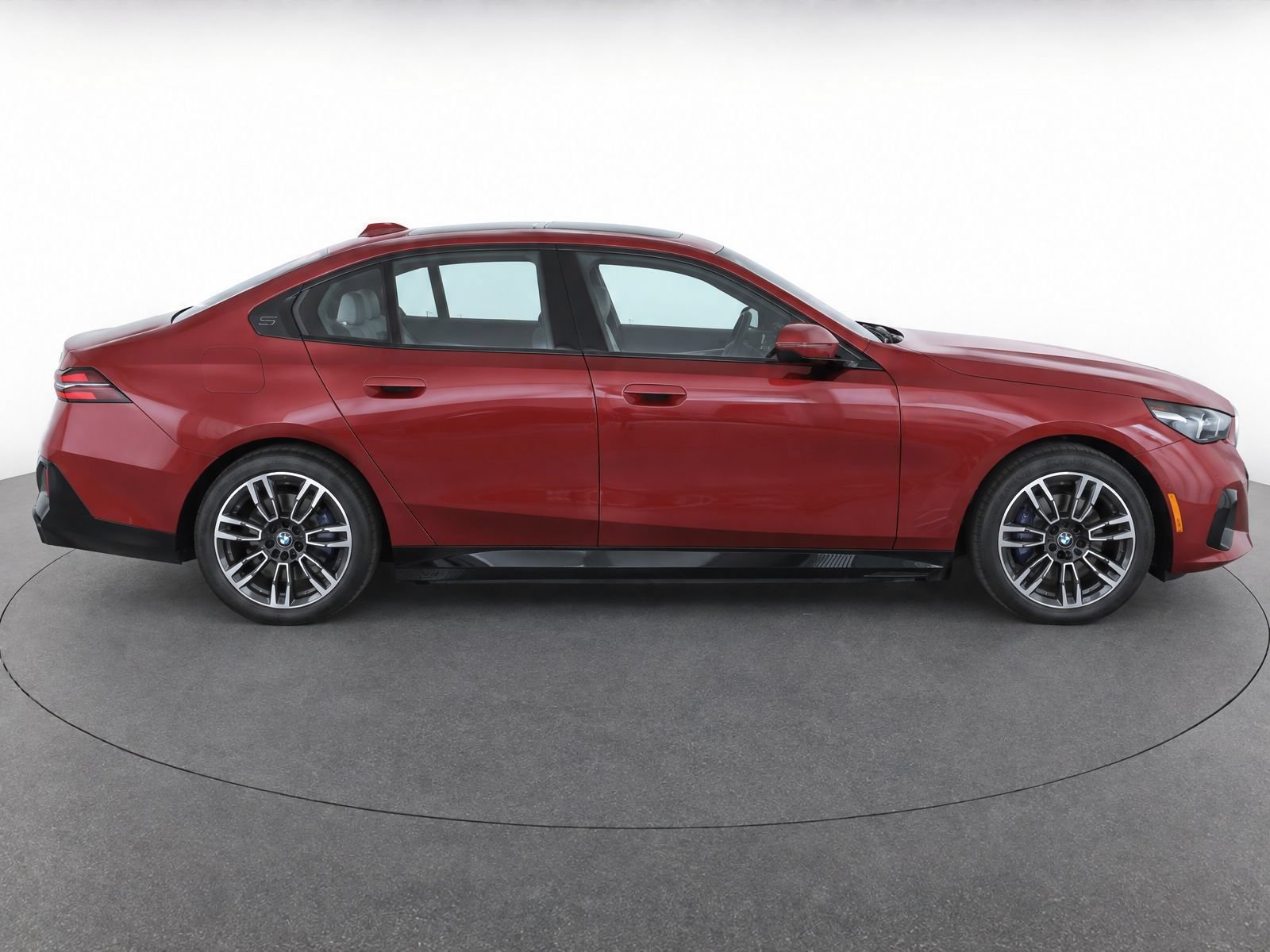 Used 2024 BMW 540i xDrive w/ Premium Package AWD/4WD image 4