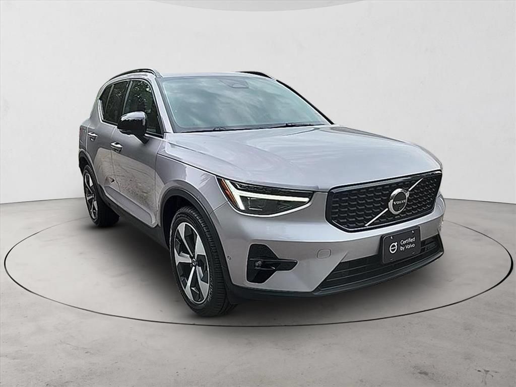 Certified 2026 Volvo XC40 B5 Plus AWD/4WD image 7