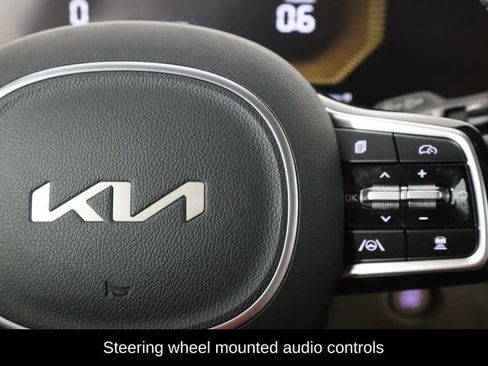 Used 2025 Kia Sorento S FWD image 9