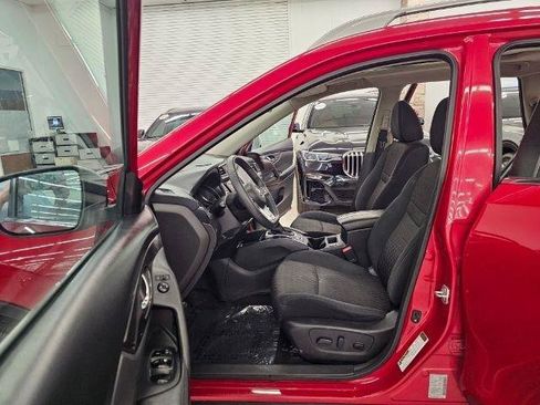Used 2017 Nissan Rogue SV AWD/4WD image 32