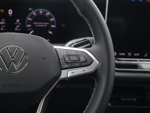 New 2026 Volkswagen Tiguan SE image 9