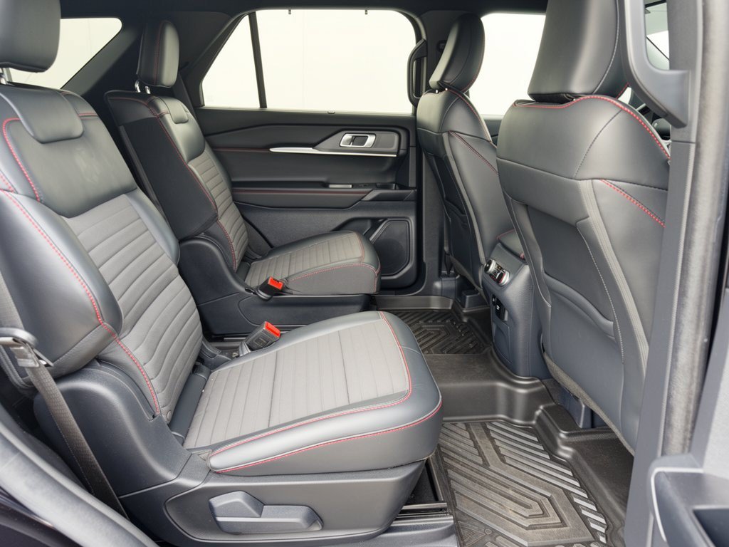 Used 2025 Ford Explorer ST-Line w/ Premium Package RWD image 29