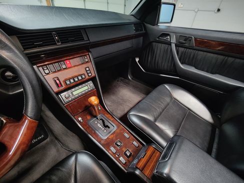 Used 1995 Mercedes-Benz E 320 Convertible image 45