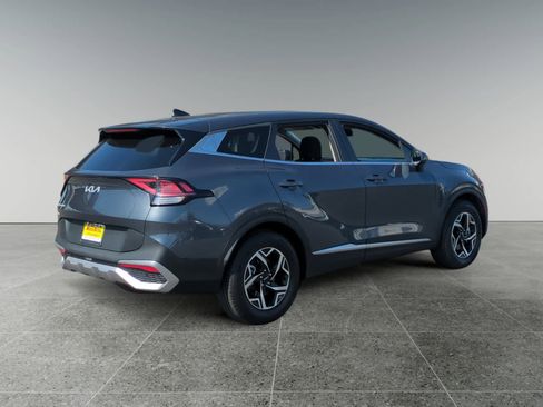 Used 2023 Kia Sportage LX image 5