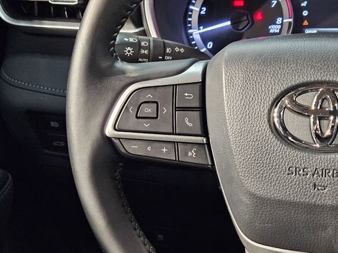 Used 2023 Toyota Highlander XLE image 28