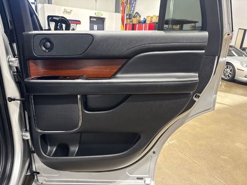 Used 2018 Lincoln Navigator Reserve w/ Technology Package image 17