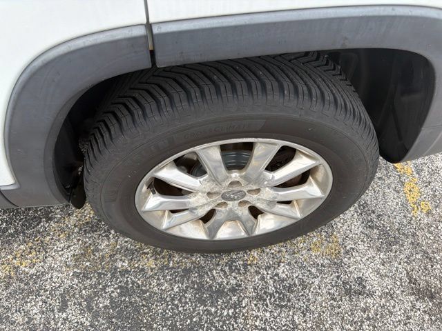 Used 2015 Jeep Cherokee Limited AWD/4WD image 3